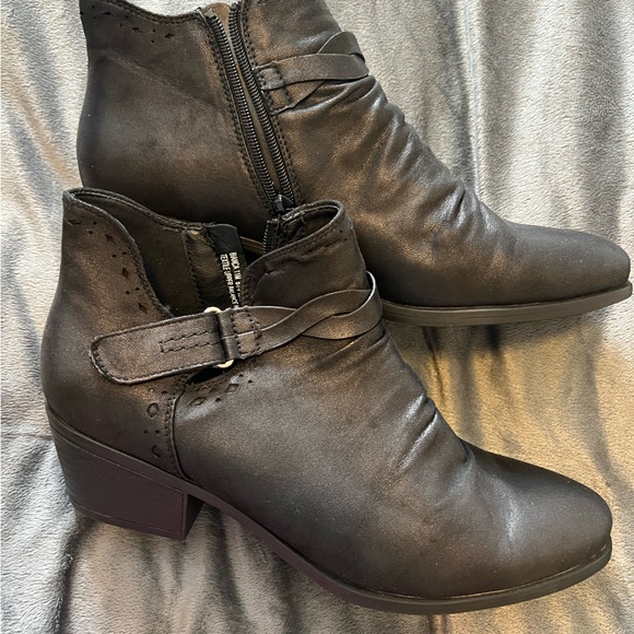 baretraps black ankle boots